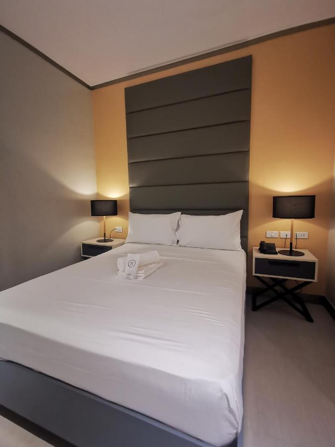 Yes Hotel Pandi Bulacan Esterno foto