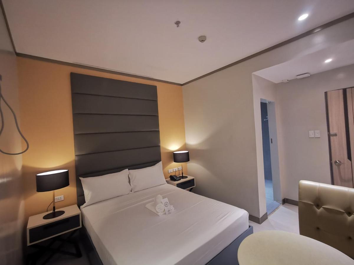 Yes Hotel Pandi Bulacan Esterno foto