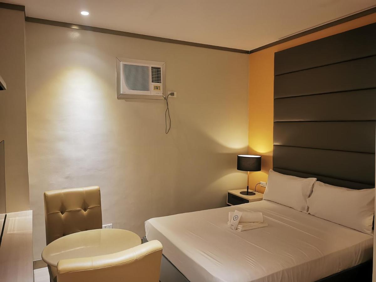 Yes Hotel Pandi Bulacan Esterno foto