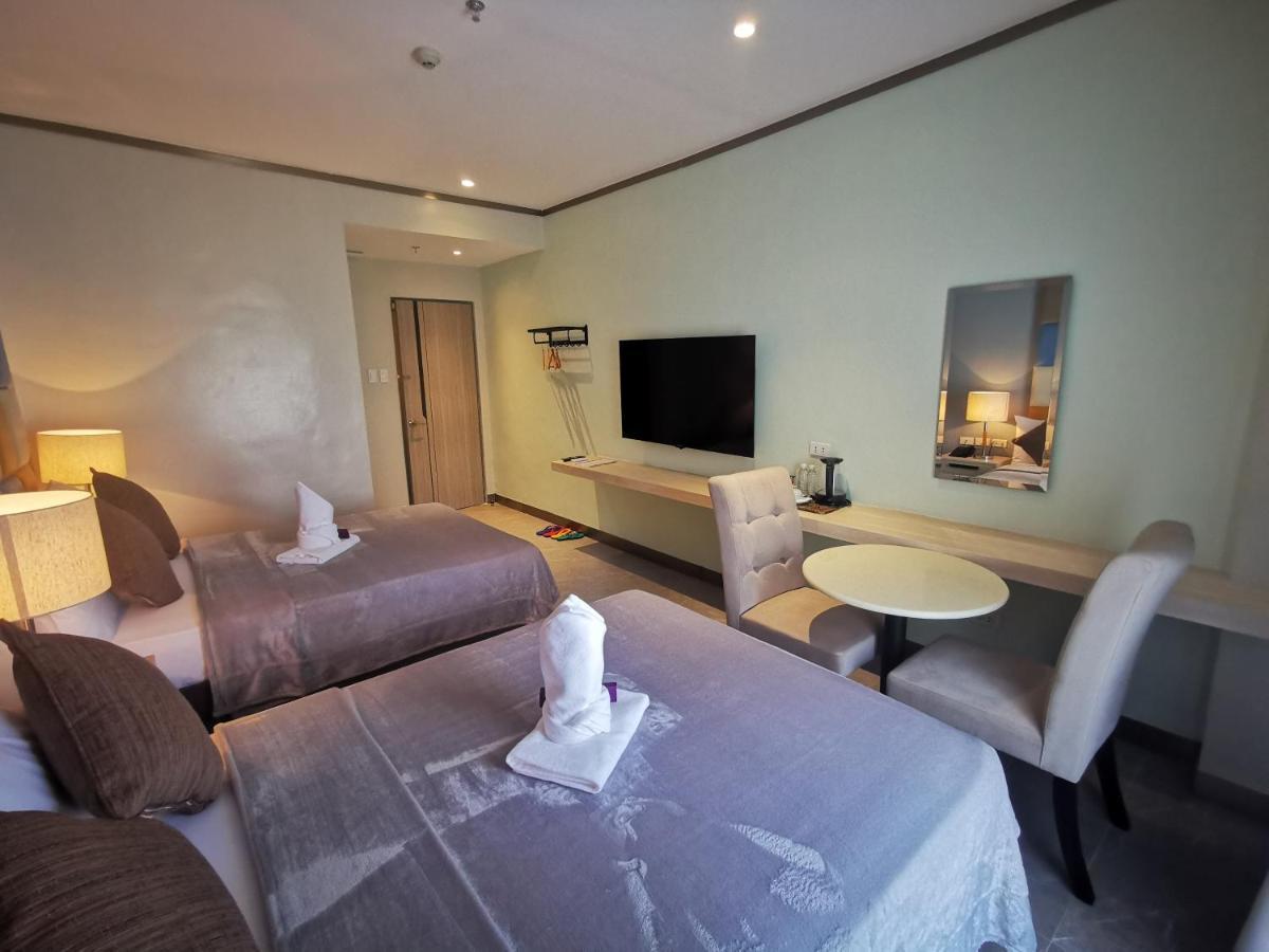 Yes Hotel Pandi Bulacan Esterno foto