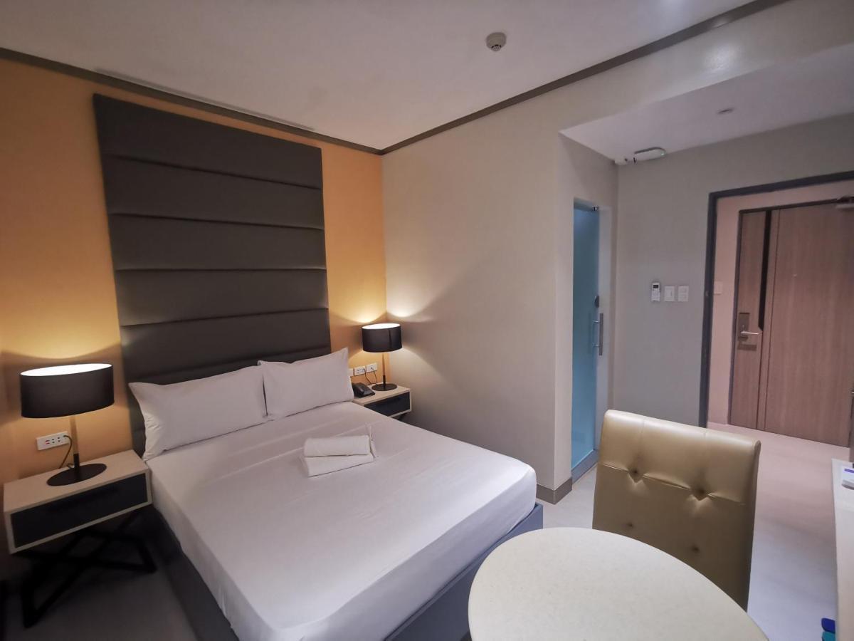 Yes Hotel Pandi Bulacan Esterno foto